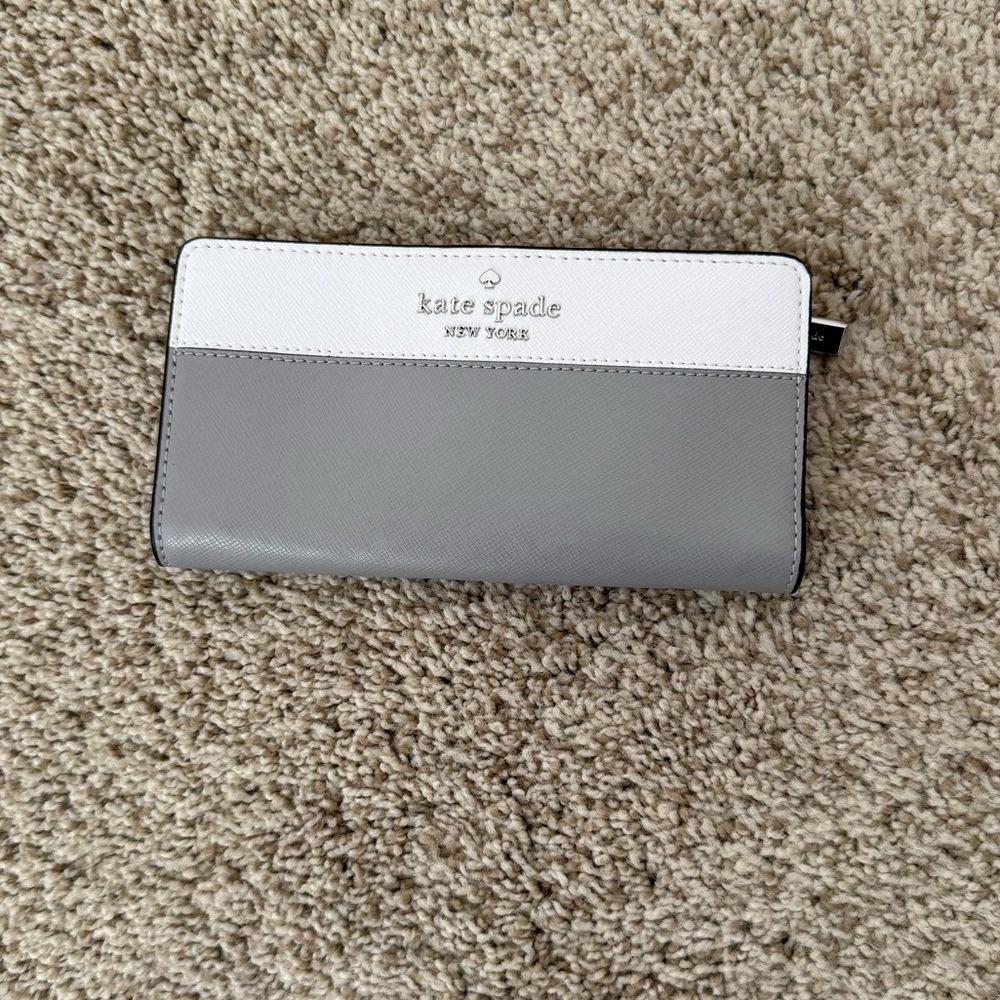 NWT Kate Spade New York Large Leather Slim Bifold Wallet